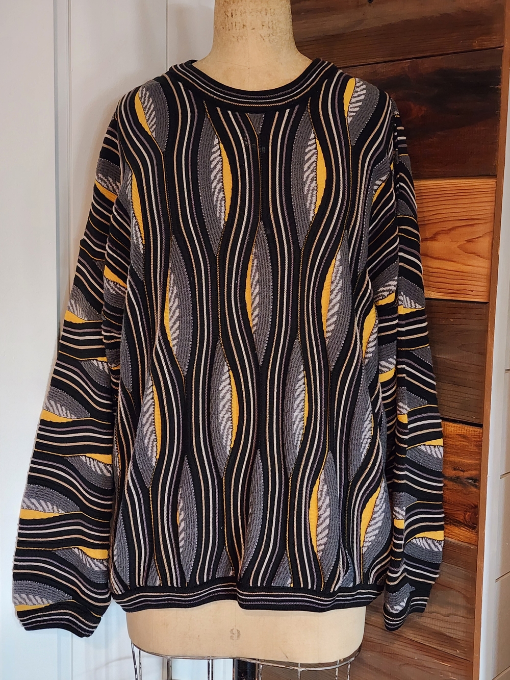 Vtg 90s TUNDRA CANADA Sweater Black Gray Gold Wave Pattern.